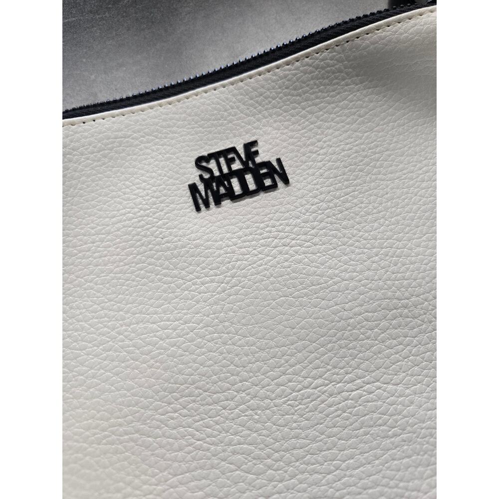 Steve Madden Nikki White Pebbled Vegan Leather Crossbody Bag Logo Strap OS - Picture 3 of 6
